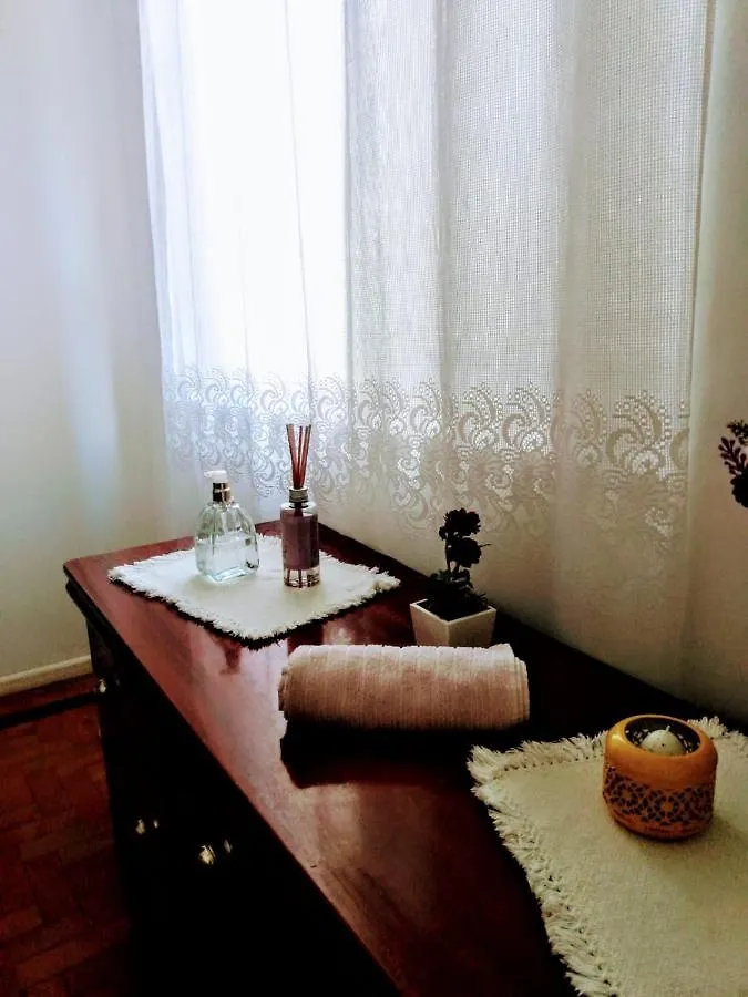 Proximo Ao Consulado - Quarto Inteiro Porto Alegre 0*,